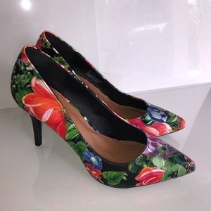 Floral Heels🖤